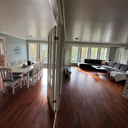 Large House In A And Quiet Area Leilighet *