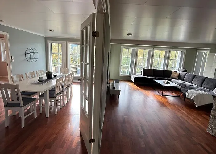 Large House In A And Quiet Area Leilighet *
